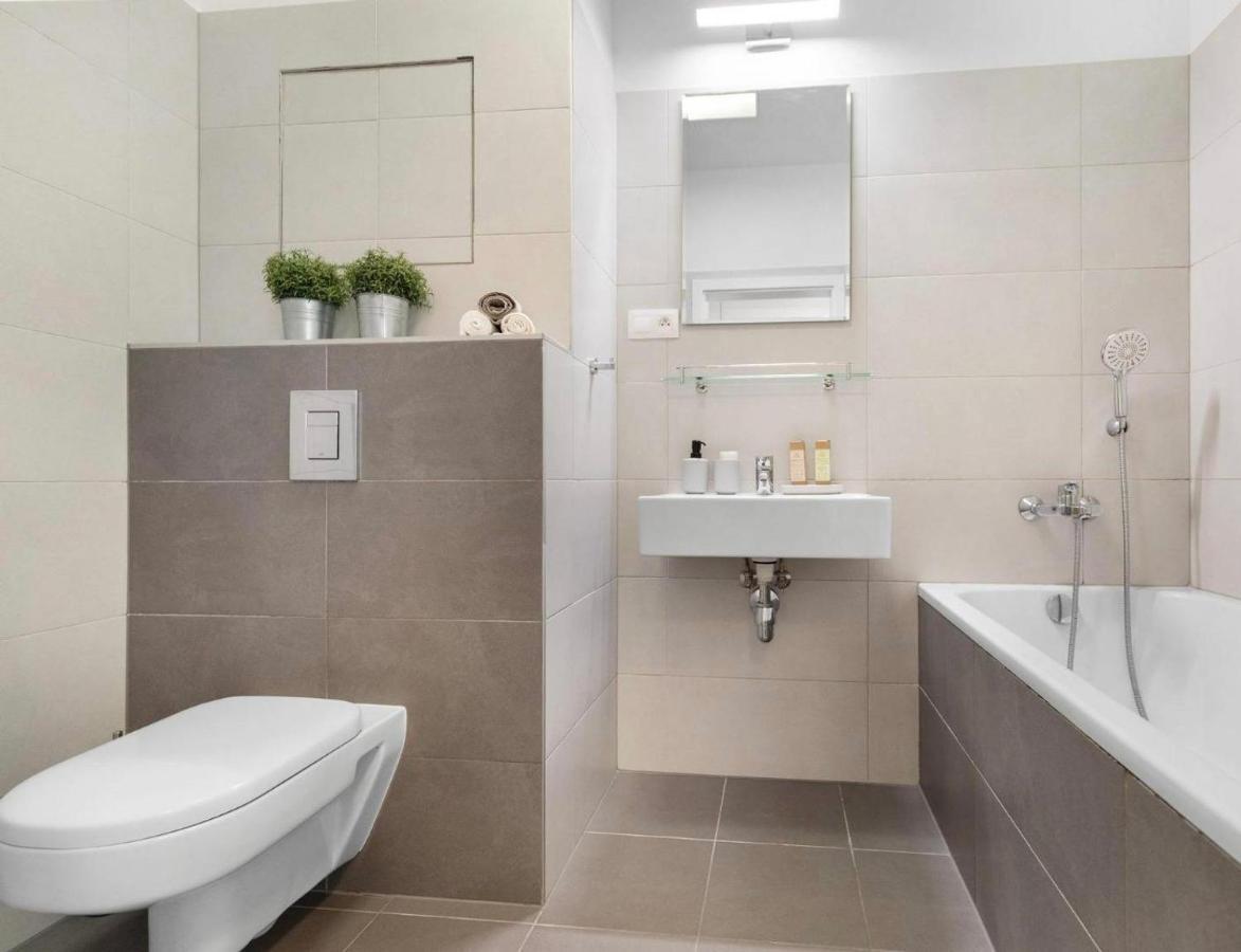 Sunflower - Modern Large Charming Apartment With Balcony Bratislava Exteriör bild