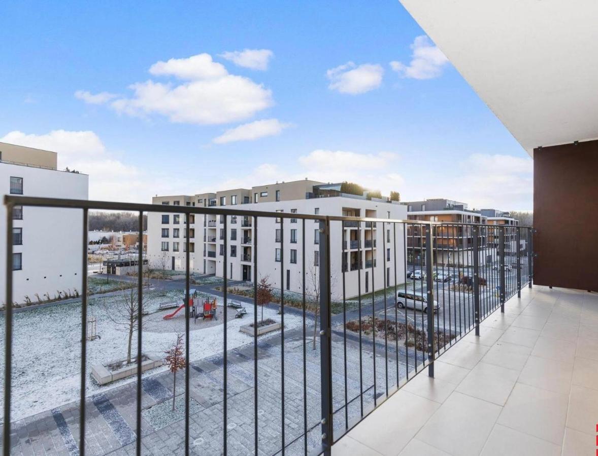 Sunflower - Modern Large Charming Apartment With Balcony Bratislava Exteriör bild