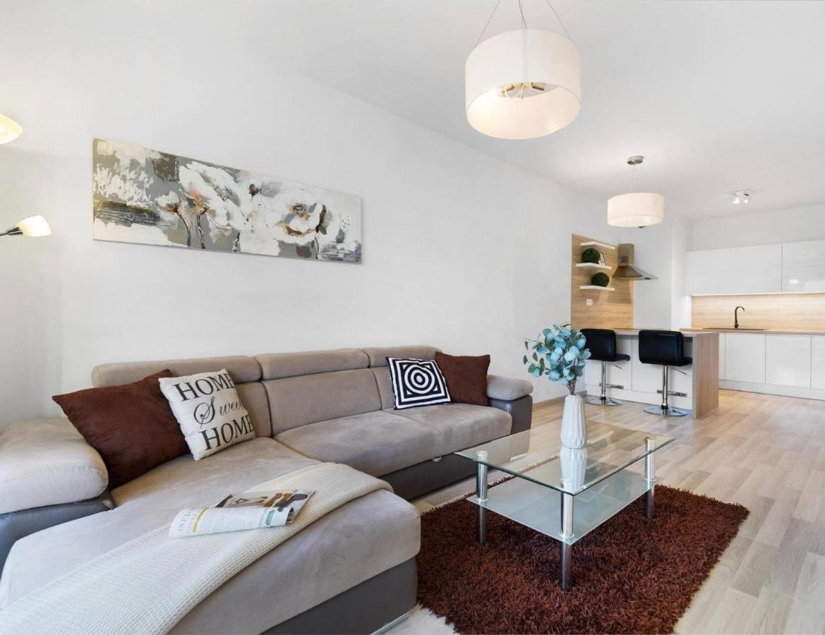 Sunflower - Modern Large Charming Apartment With Balcony Bratislava Exteriör bild